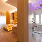 Albadea Suites&jacuzzi