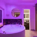 Albadea Suites&jacuzzi 4*
