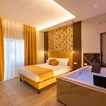 Albadea Suites&jacuzzi 4*