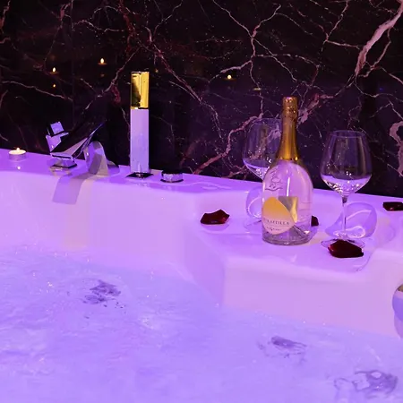 招待所 Albadea Suites&jacuzzi 4*