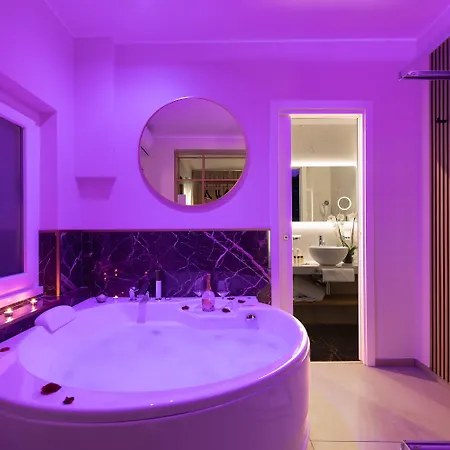 招待所 Albadea Suites&jacuzzi 4*